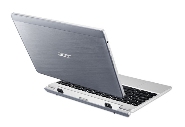 La cover dell'Acer Aspire SW5 presenta una finitura in metallo spazzolato