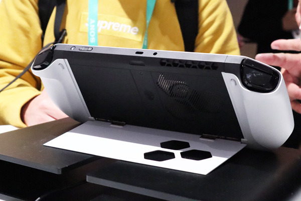 Alienware Concept UFO