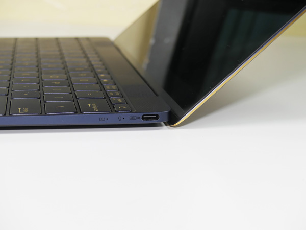 La porta USB-C è l'unica interfaccia di tutto il notebook