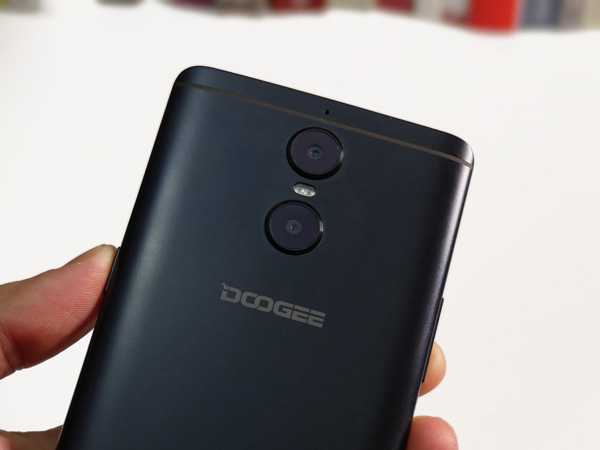 A caratterizzare il DooGee Shoot 1 è la doppia camera posteriore