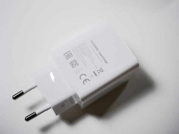 L'alimentatore supporta la ricarica rapida Huawei SuperCharge