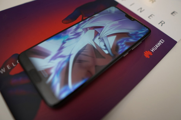 Lo schermo OLED di Huawei P20 Pro