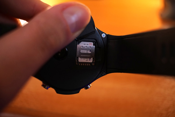 Microwear H2 è uno smartwatch Android con SIM 3G