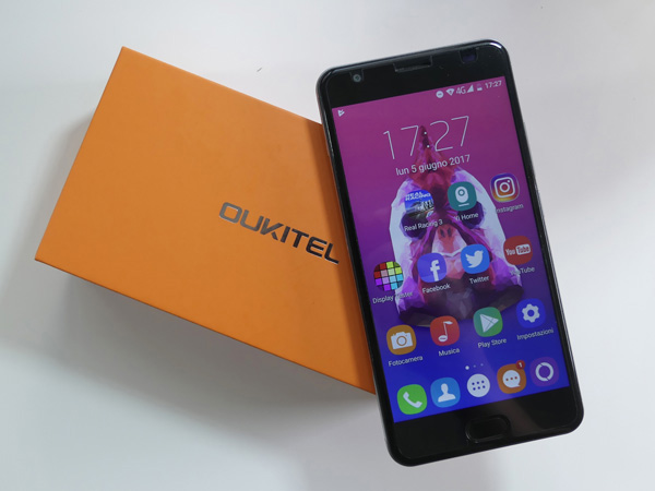 Oukitel K6000 Plus e l'iconica scatola arancione di Oukitel