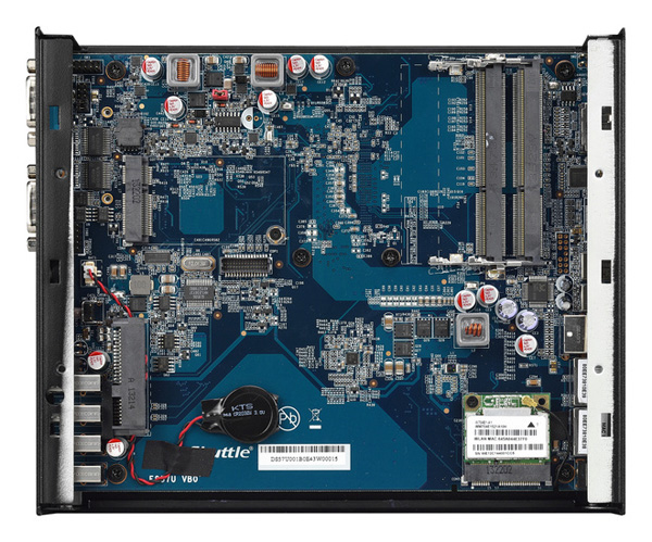 shuttle La motherboard ospita un processore Intel Broadwell saldato3