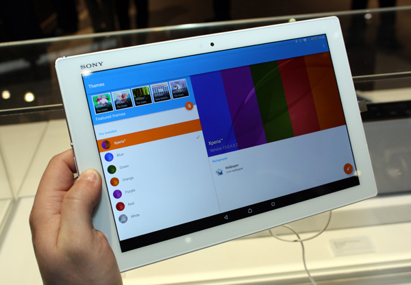 Sony Xperia Z4 Tablet nella versione bianca